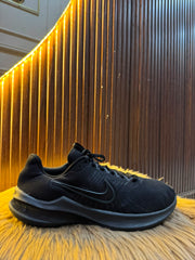 NIKE SIZE 40.5