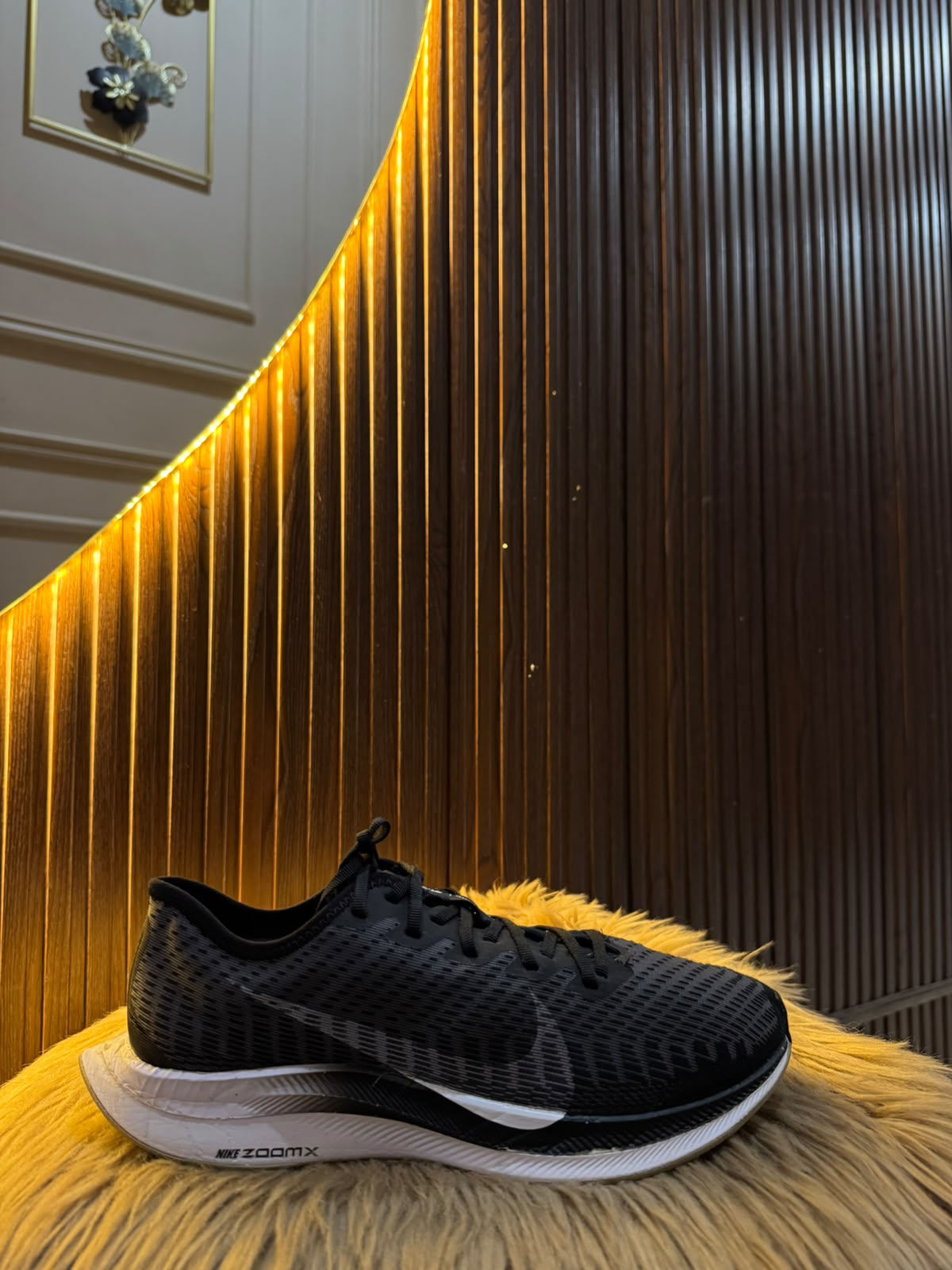 NIKE  SIZE 43