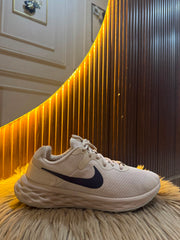 NIKE SIZE 41