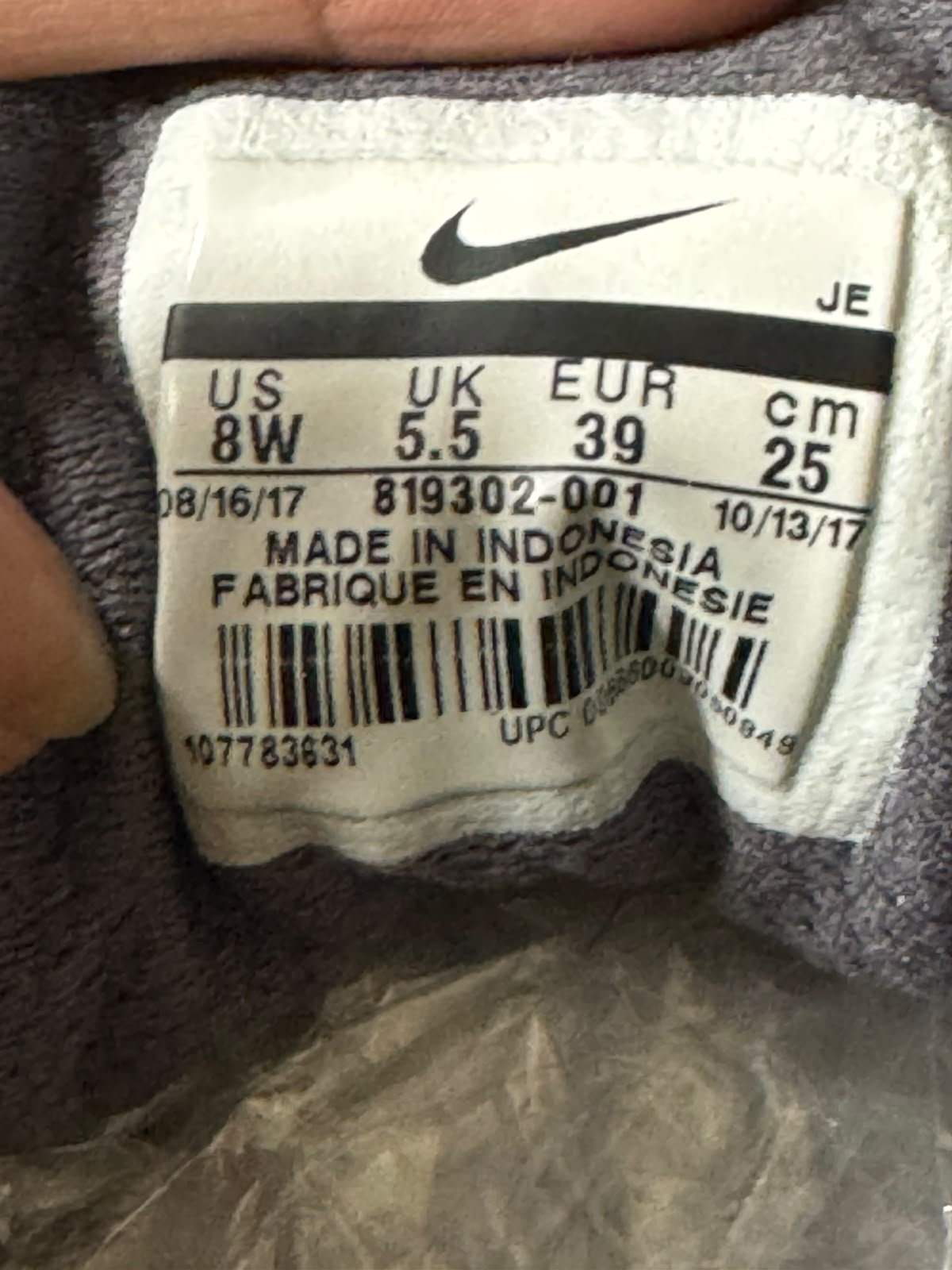NIKE SIZE 39
