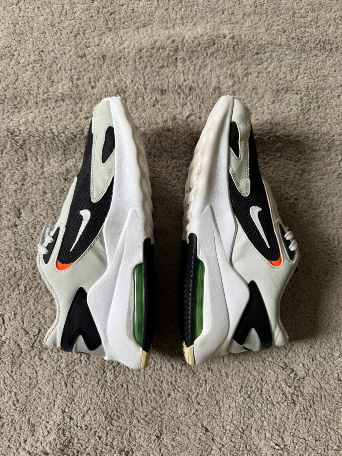 NIKE SIZE 42.5