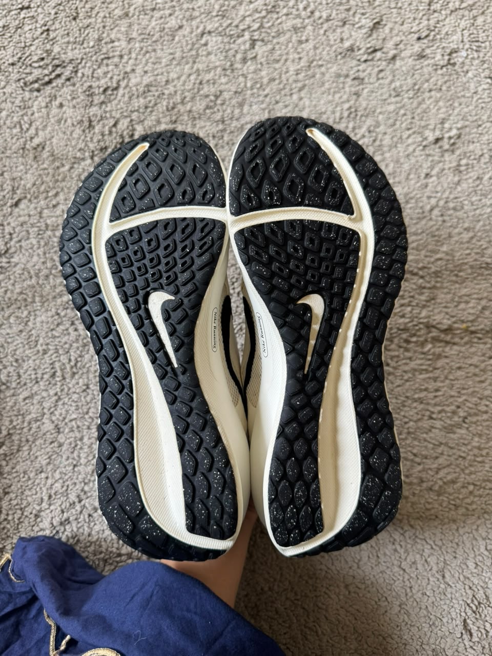 NIKE SIZE 38.5