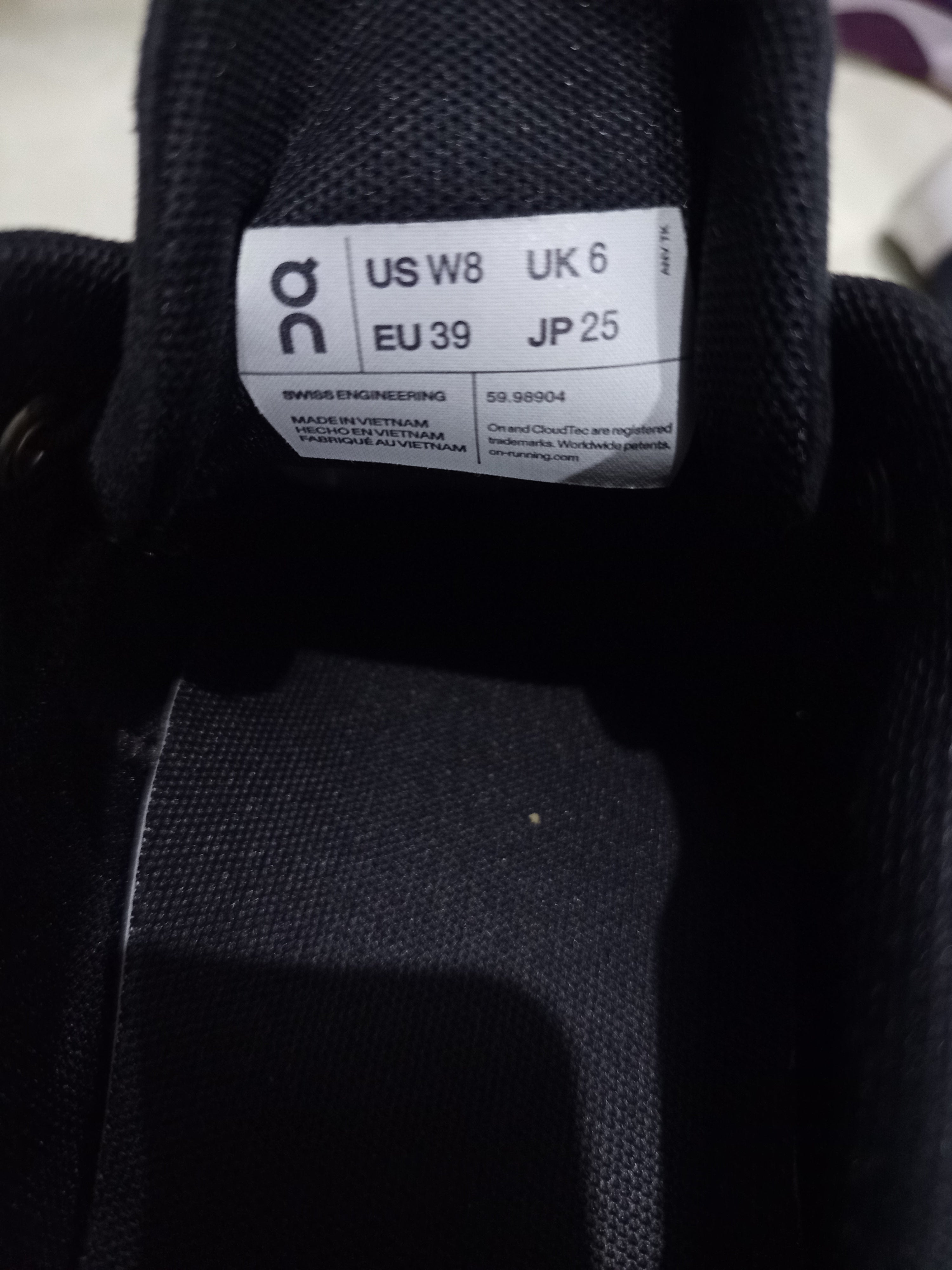ON RUNNING SIZE 39