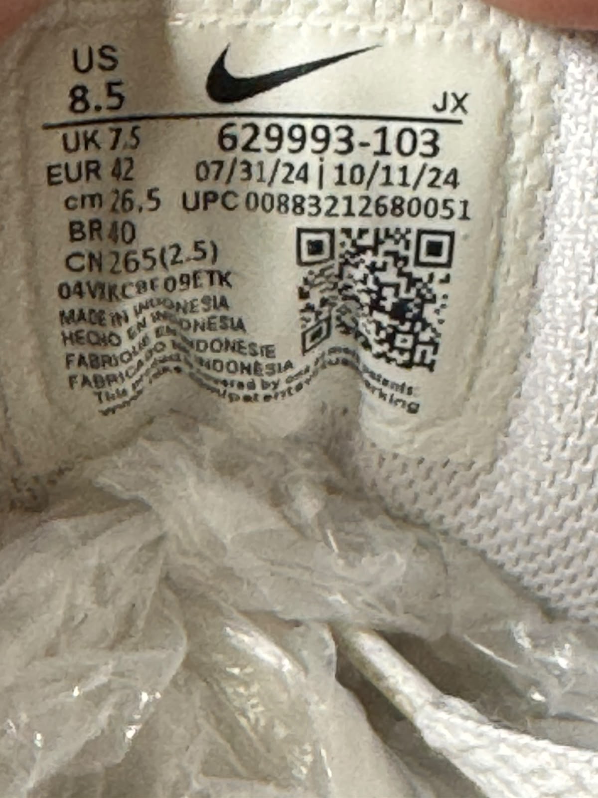 NIKE SIZE 42