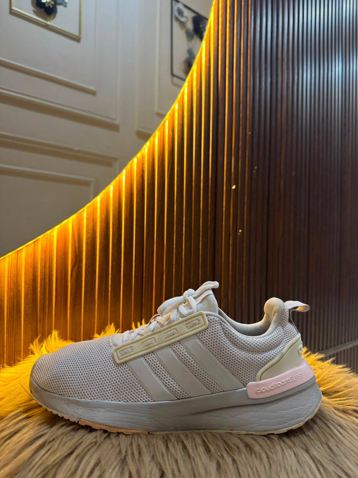 ADIDAS SIZE 41.5